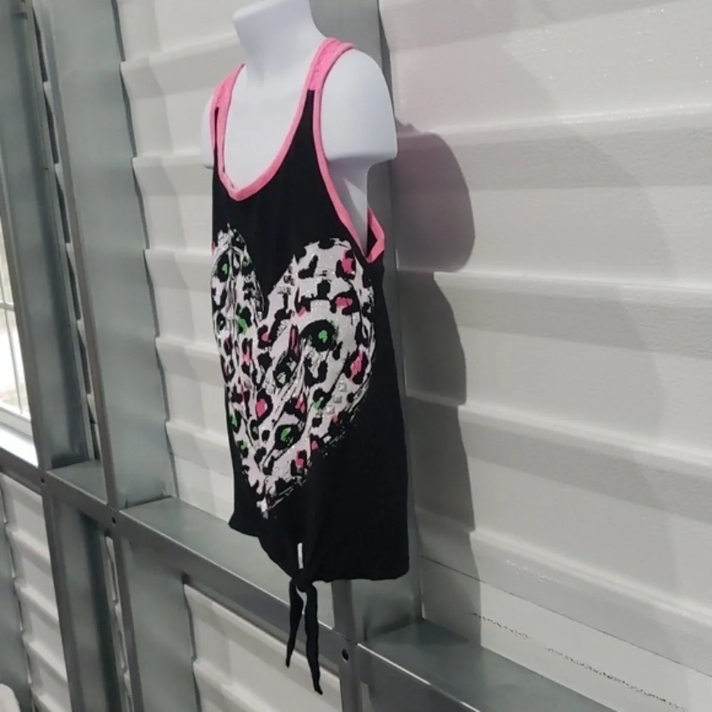 Cheetah print heart shirt💕‎
